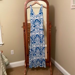 Super flattering sundress perfect for Summer!